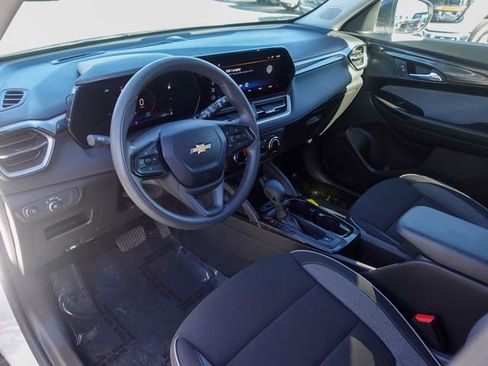 Used 2025 Chevrolet TrailBlazer LS w/ LS Convenience Package FWD image 11
