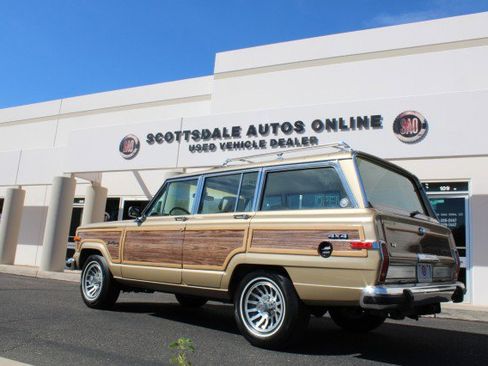 Used 1990 Jeep Grand Wagoneer image 14