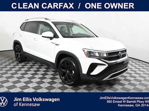 Used 2023 Volkswagen Taos SE w/ Panoramic Sunroof Package FWD image 1