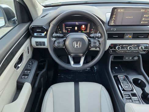 New 2026 Honda Pilot Touring image 13