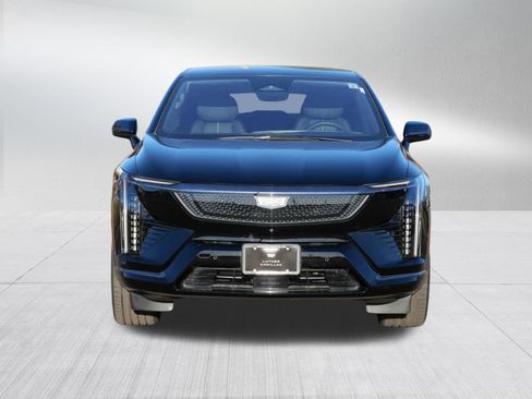 Used 2025 Cadillac Optiq Sport 2 w/ LPO, ONYX Package AWD/4WD image 2