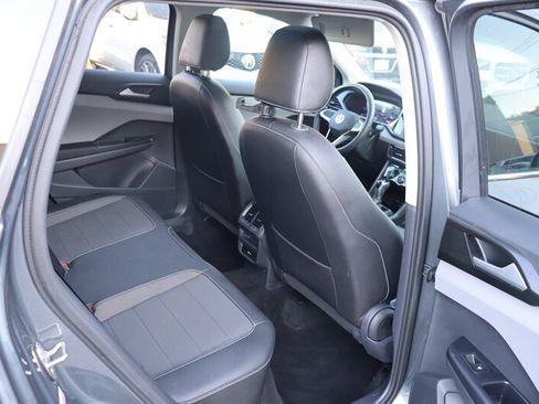 Used 2023 Volkswagen Taos SE w/ Panoramic Sunroof Package AWD/4WD image 24