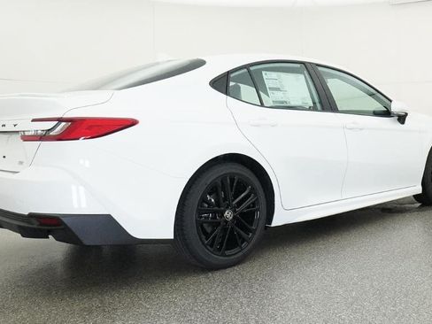 Used 2026 Toyota Camry SE FWD image 40
