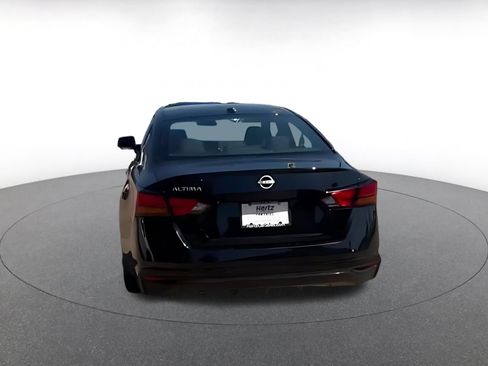 Used 2025 Nissan Altima 2.5 SV FWD image 16