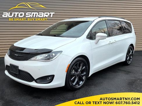 Used 2018 Chrysler Pacifica Limited w/ Advanced Safetytec Group image 1