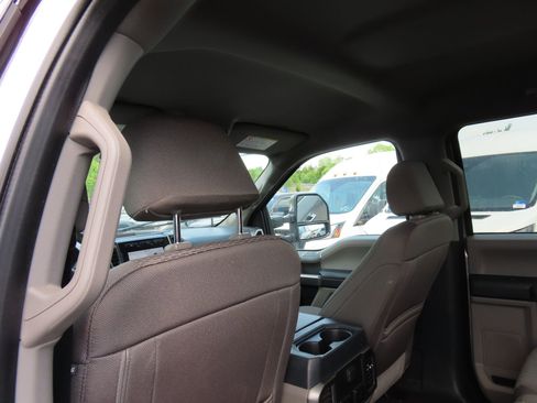 Used 2022 Ford F250 XLT w/ XLT Premium Package AWD/4WD image 34