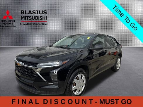 Used 2024 Chevrolet Trax LS FWD image 4