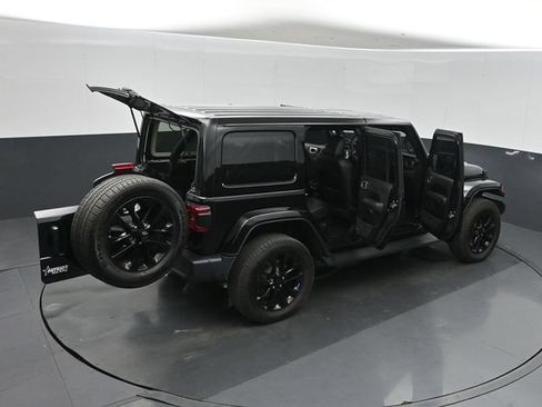 Used 2022 Jeep Wrangler Unlimited Sahara w/ Cold Weather Group AWD/4WD image 31
