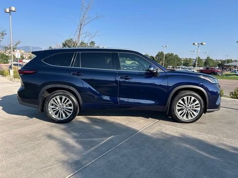 Used 2026 Toyota Highlander Platinum AWD/4WD image 9