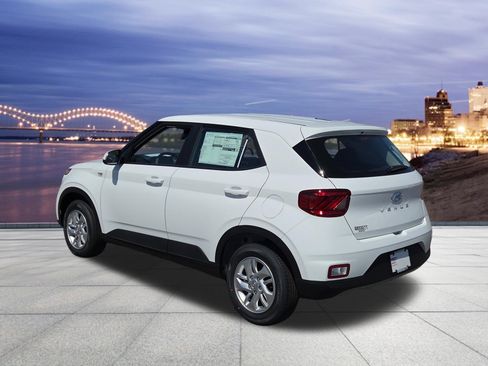 New 2026 Hyundai Venue SE image 3