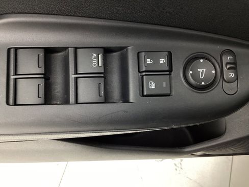 Used 2015 Honda Fit EX image 38