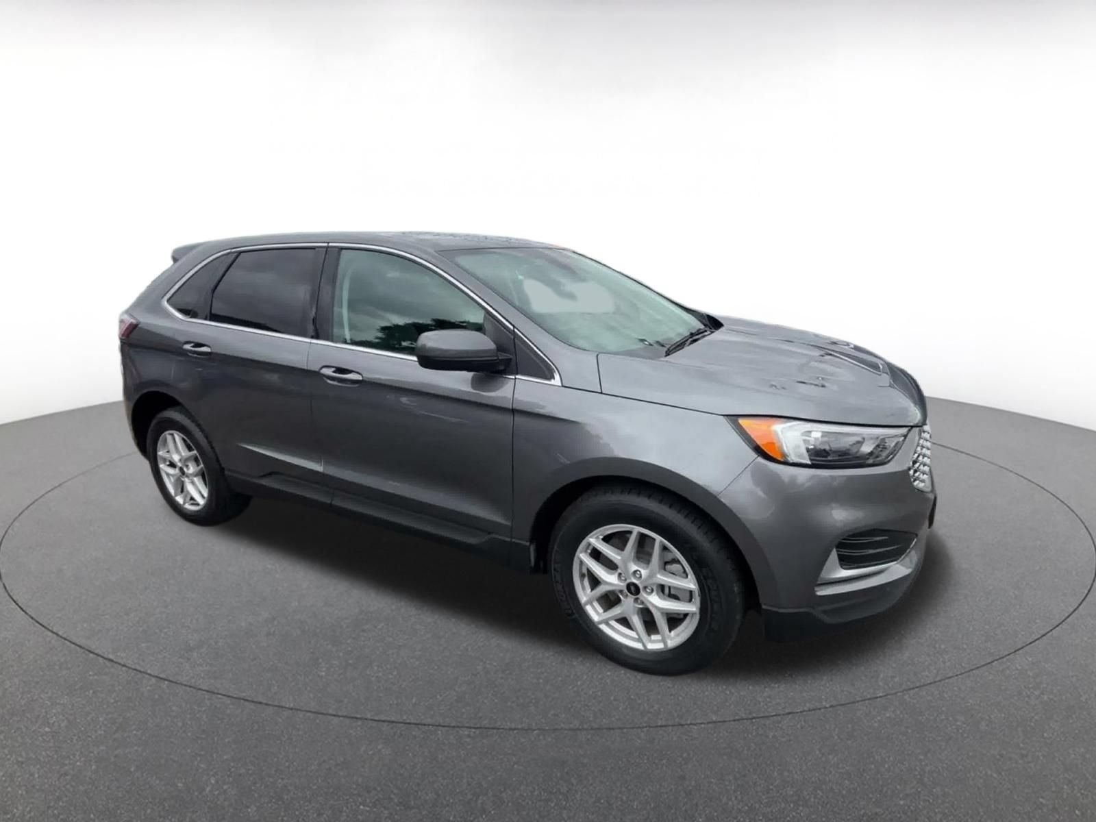 Used 2024 Ford Edge SEL AWD/4WD image 2