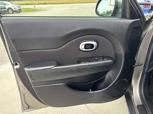 Used 2016 Kia Soul FWD image 18
