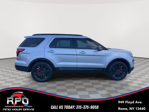 Used 2019 Ford Explorer XLT w/ Equipment Group 202A AWD/4WD image 6