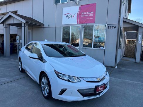 Used 2017 Chevrolet Volt Premier w/ Driver Confidence II Package image 2