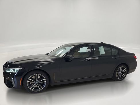 Used 2021 BMW 750i xDrive w/ M Sport Package AWD/4WD image 4
