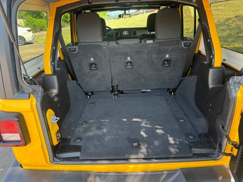 Used 2018 Jeep Wrangler Unlimited Sport S AWD/4WD image 18