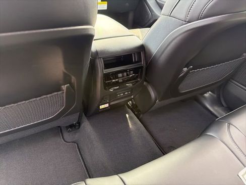 New 2026 Jeep Grand Cherokee Altitude image 9