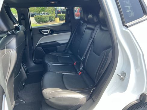 Used 2023 Jeep Compass Limited AWD/4WD image 23