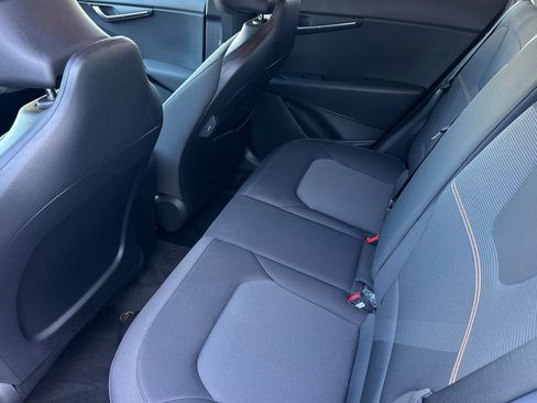 Used 2024 Kia Niro LX image 12