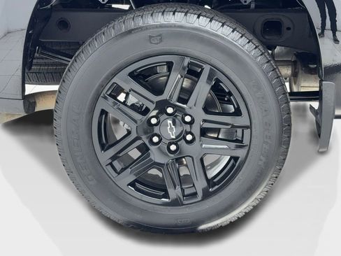 Used 2025 Chevrolet Silverado 1500 Custom image 50