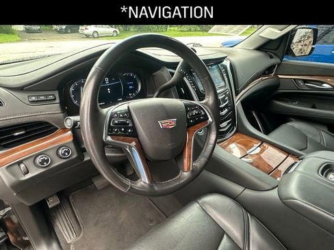 Used 2020 Cadillac Escalade Luxury image 3