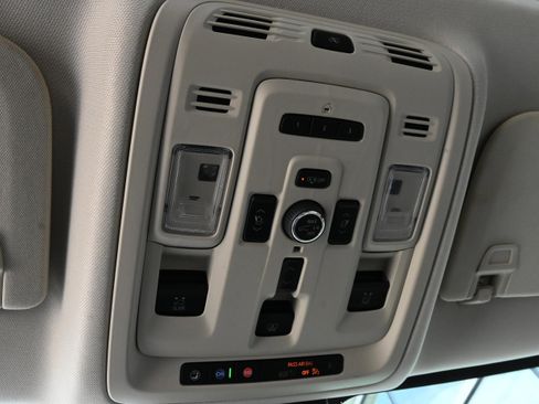 Used 2024 GMC Yukon XL Denali w/ Advanced Technology Package image 37