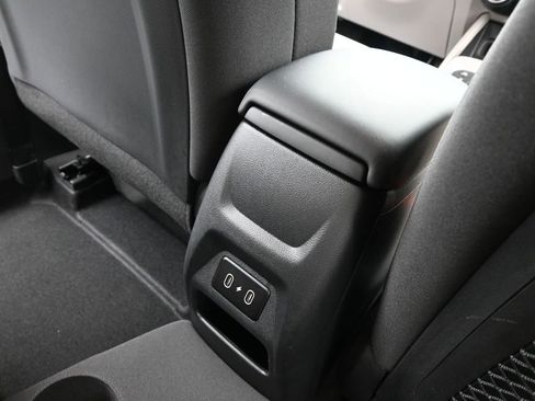 Certified 2025 Hyundai Venue SEL FWD image 15