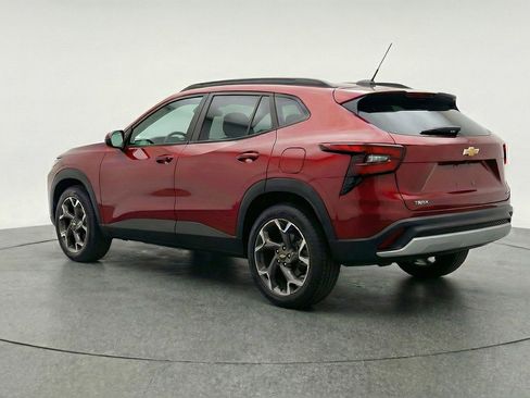 Used 2025 Chevrolet Trax LT FWD image 6