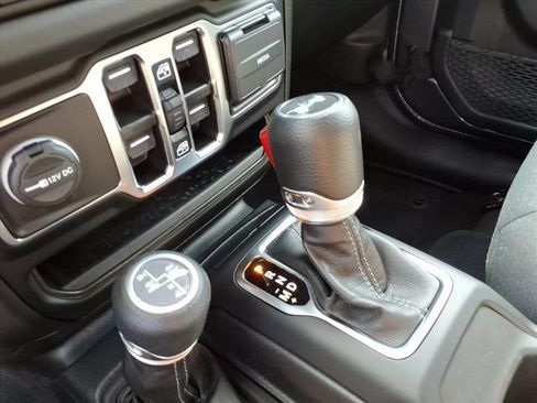 Used 2025 Jeep Wrangler Unlimited Sahara w/ Safety Group AWD/4WD image 22