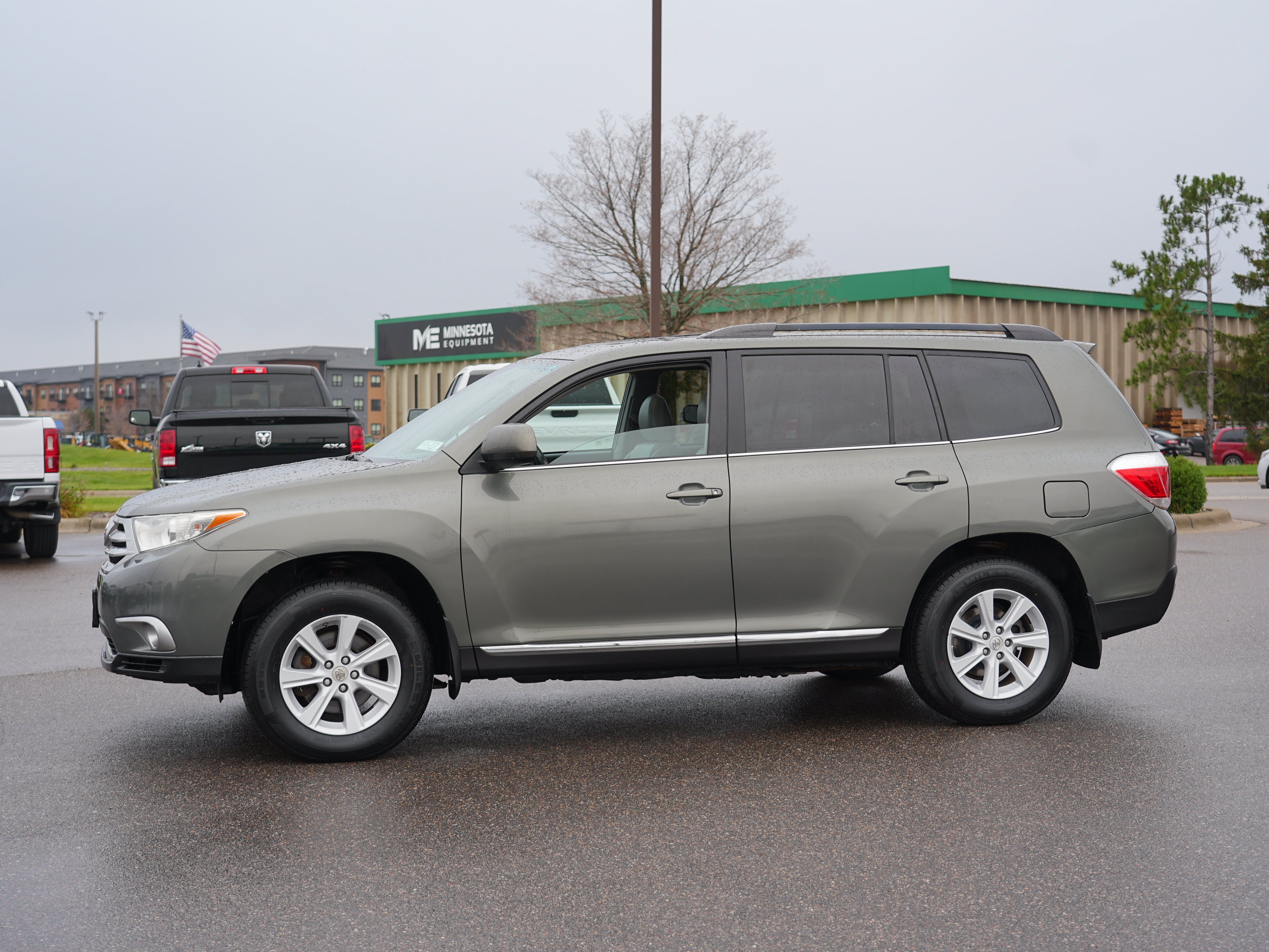 Used 2012 Toyota Highlander SE w/ Tow Pkg AWD/4WD image 6