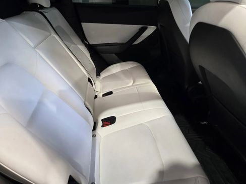 Used 2021 Tesla Model Y Long Range image 8