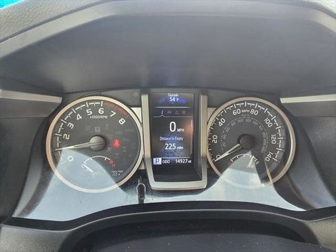 Certified 2023 Toyota Tacoma SR5 AWD/4WD image 19