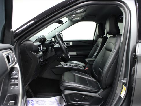 Used 2023 Ford Explorer XLT w/ Equipment Group 202A image 12