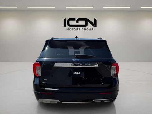 Used 2022 Ford Explorer XLT w/ Equipment Group 202A RWD image 4