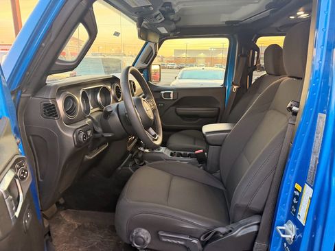 Used 2023 Jeep Gladiator Willys image 6