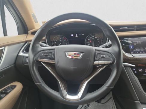 Used 2023 Cadillac XT6 FWD image 16