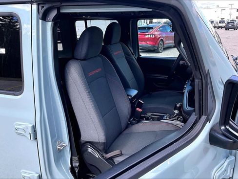 Used 2024 Jeep Wrangler Unlimited Rubicon AWD/4WD image 8