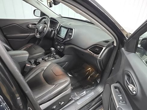 Used 2019 Jeep Cherokee Limited image 16