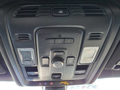 Used 2021 GMC Yukon Denali w/ Denali Premium Package image 9