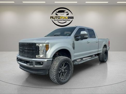 Used 2019 Ford F250 XLT w/ XLT Premium Package AWD/4WD image 3