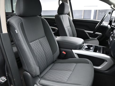 Used 2023 Nissan Titan SV w/ SV Convenience Package image 15