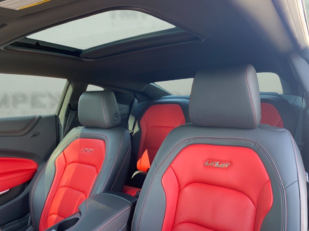 Used 2022 Chevrolet Camaro SS RWD image 16