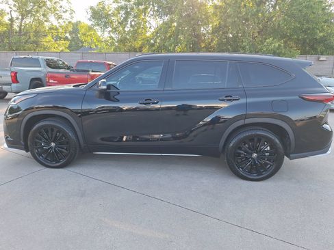 Used 2025 Toyota Highlander XSE AWD/4WD image 3
