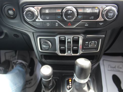Used 2021 Jeep Wrangler Unlimited Sport AWD/4WD image 12