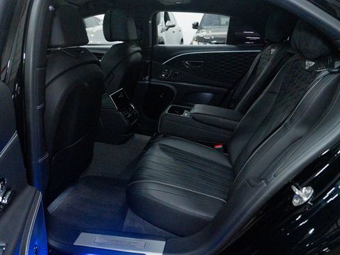 Used 2021 Bentley Flying Spur V8 image 33