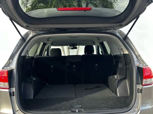 Used 2017 Kia Sorento LX w/ LX Convenience Package image 5