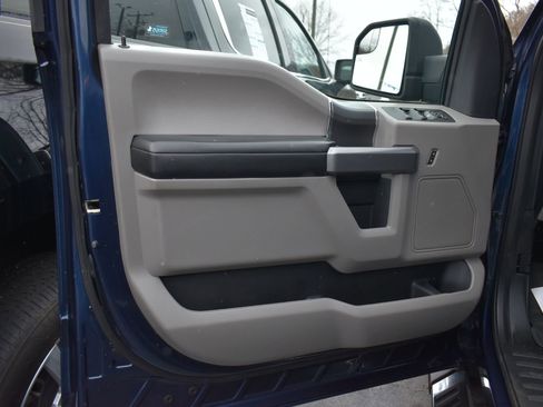 Certified 2017 Ford F150 XLT w/ Equipment Group 302A Luxury image 9