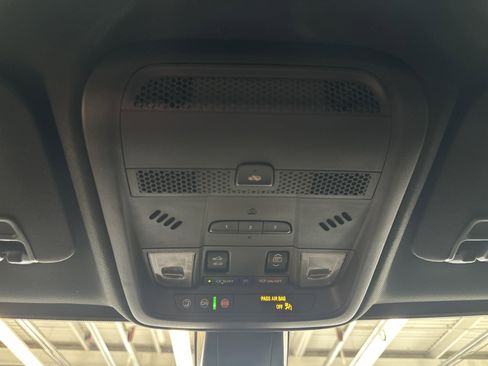 Used 2021 Cadillac XT5 Premium Luxury w/ LPO, Floor Liner Package image 39