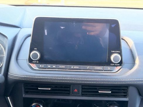 Used 2021 Nissan Rogue SV FWD image 27